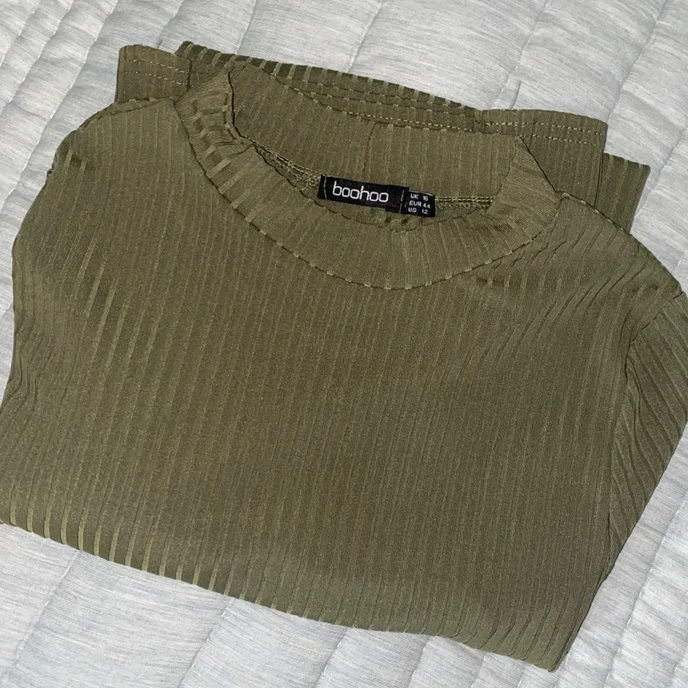 Boohoo Olive green ribbed midi dress 💚 - Picture 4 of 5